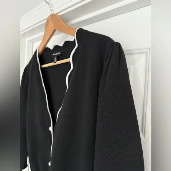 NWOT Scallop Trim Cardigan with Faux Pearls, Cap Sleeve - Picture 6 of 8